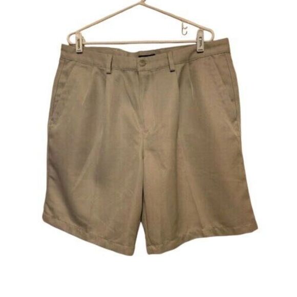 DOCKERS GOLF SIZE 38 BEIGE SHORTS - Picture 2 of 4